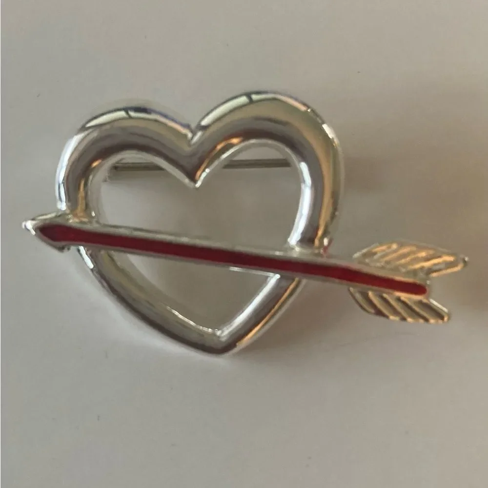 Gerry’s vintage heart arrow pin brooch